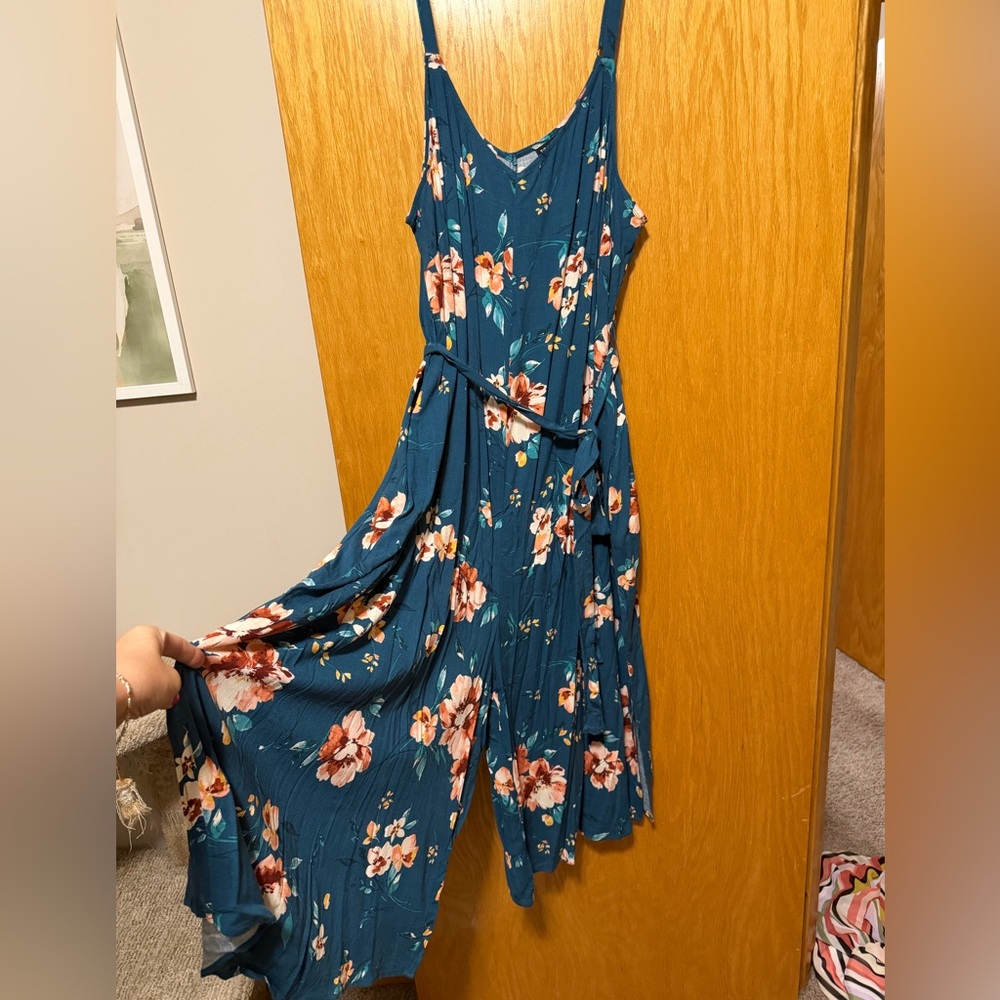 Torrid Sleeveless Teal Floral Capri Jumpsuit with Tie NWT Size 3